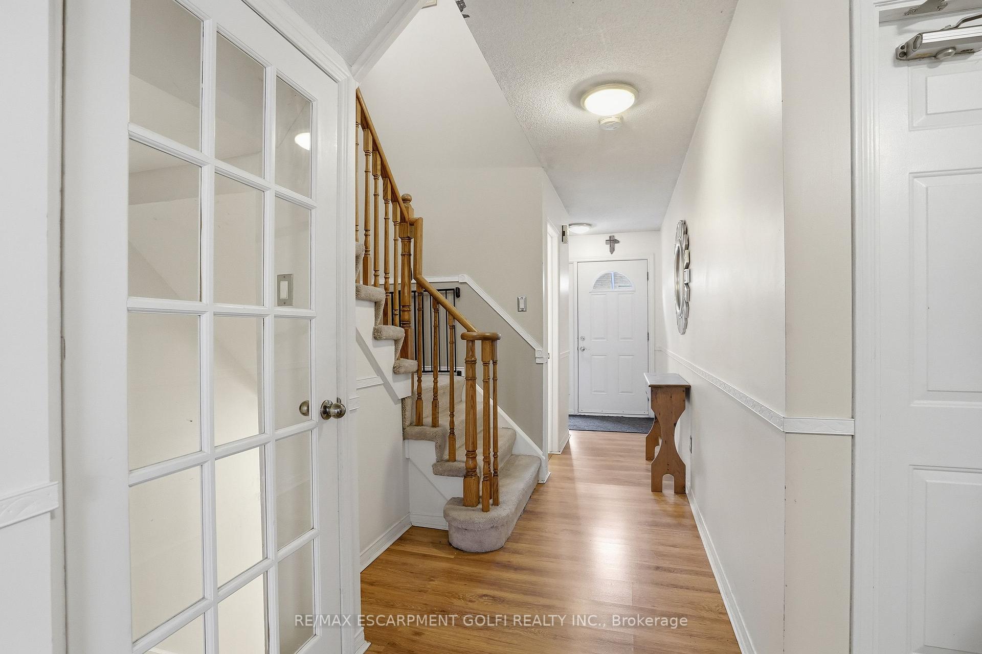 Photo 5 of Unit 6, 79 Braeheid Avenue, Hamilton, Waterdown — HOMEH