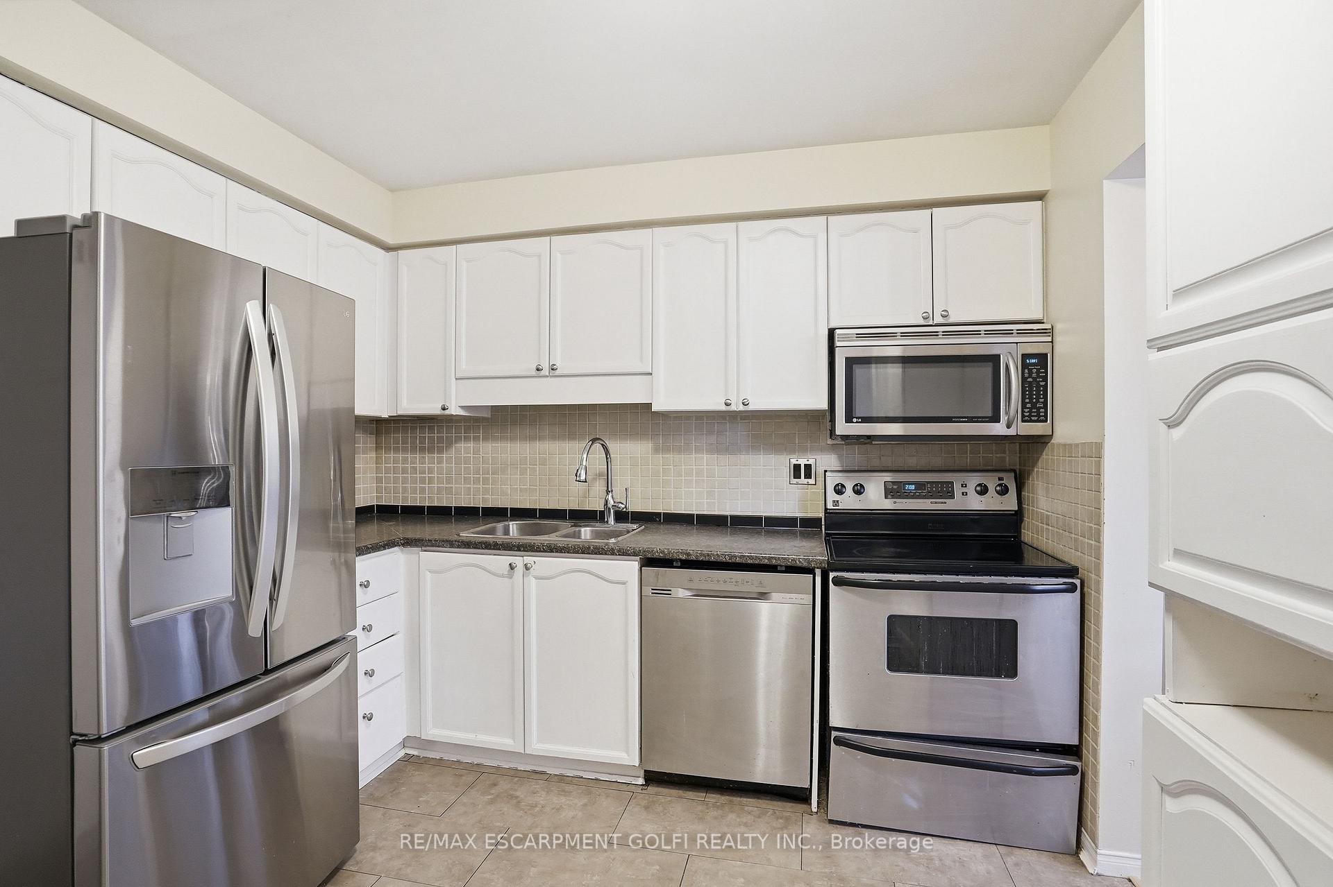 Photo 6 of Unit 6, 79 Braeheid Avenue, Hamilton, Waterdown — HOMEH