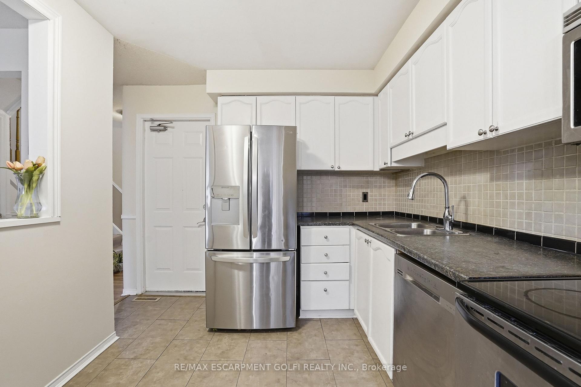Photo 7 of Unit 6, 79 Braeheid Avenue, Hamilton, Waterdown — HOMEH