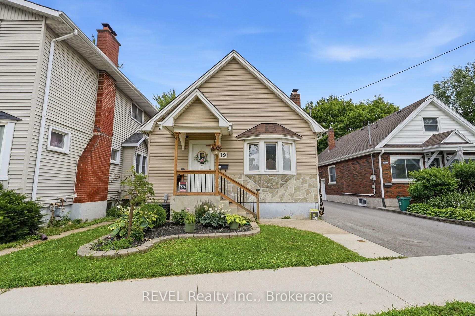 Photo 1 of 19 Leeper Street, St. Catharines, Western Hill — HOMEH