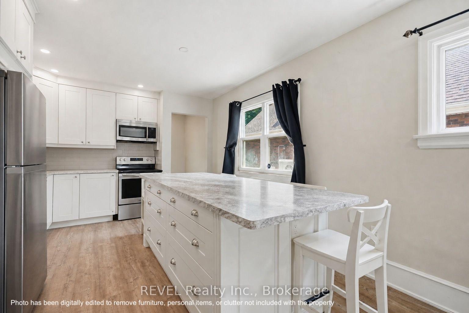 Photo 7 of 19 Leeper Street, St. Catharines, Western Hill — HOMEH