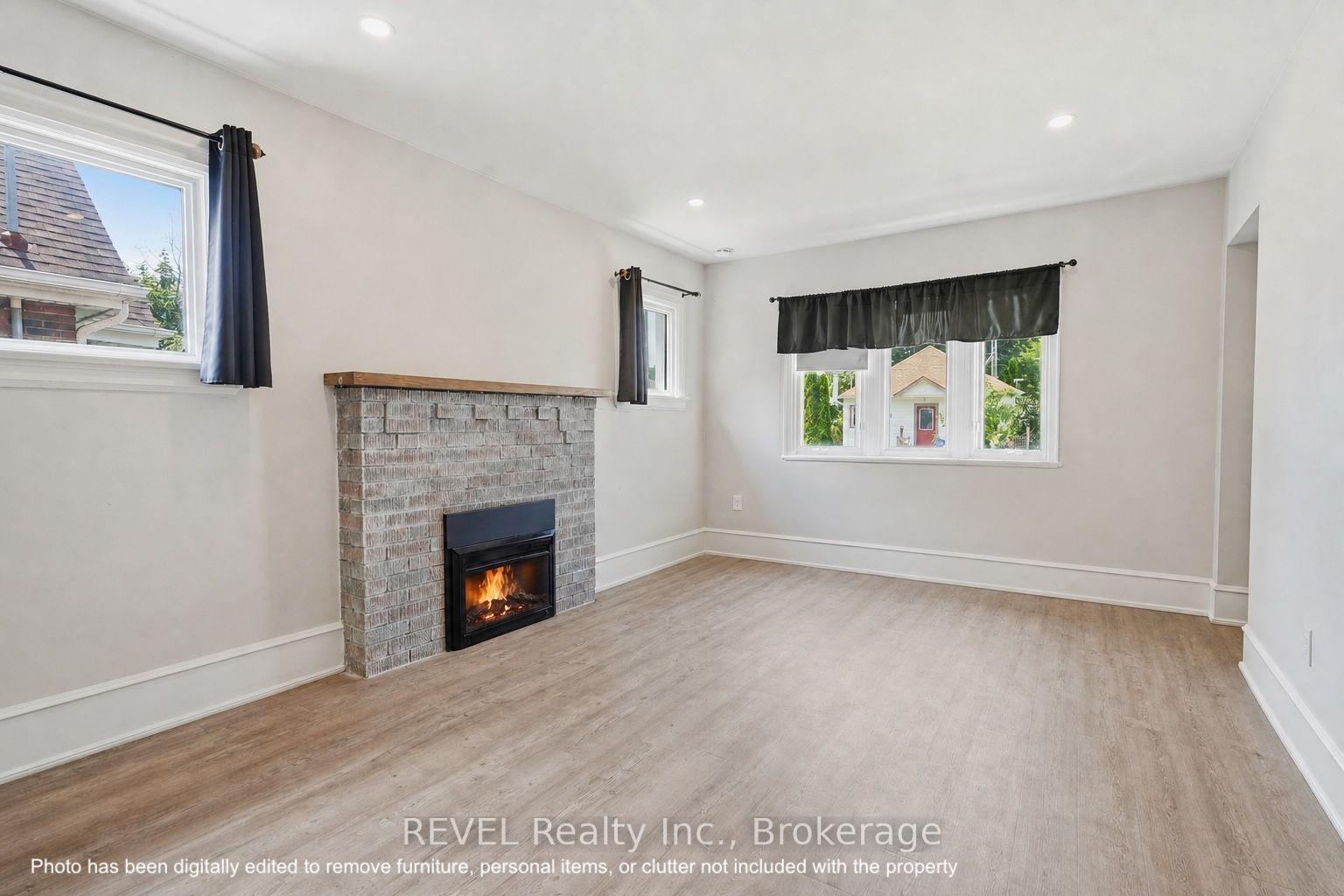 Photo 10 of 19 Leeper Street, St. Catharines, Western Hill — HOMEH