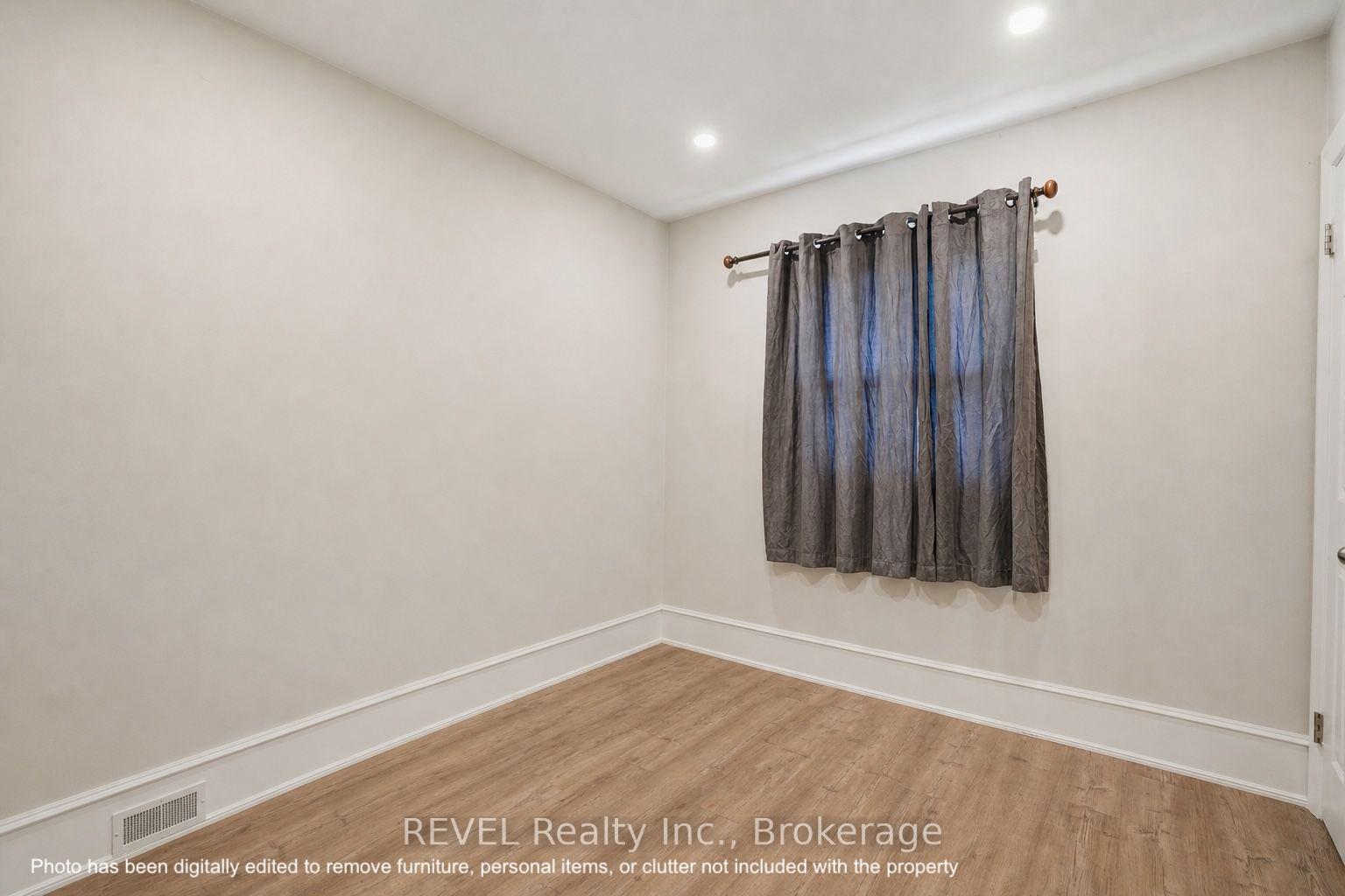 Photo 13 of 19 Leeper Street, St. Catharines, Western Hill — HOMEH