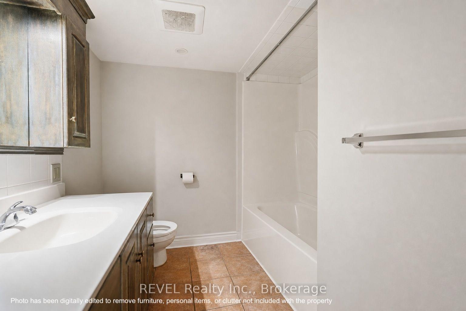 Photo 15 of 19 Leeper Street, St. Catharines, Western Hill — HOMEH