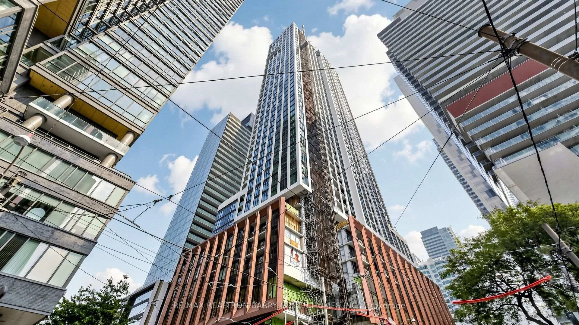 Front of Unit 823, 400 King Street W