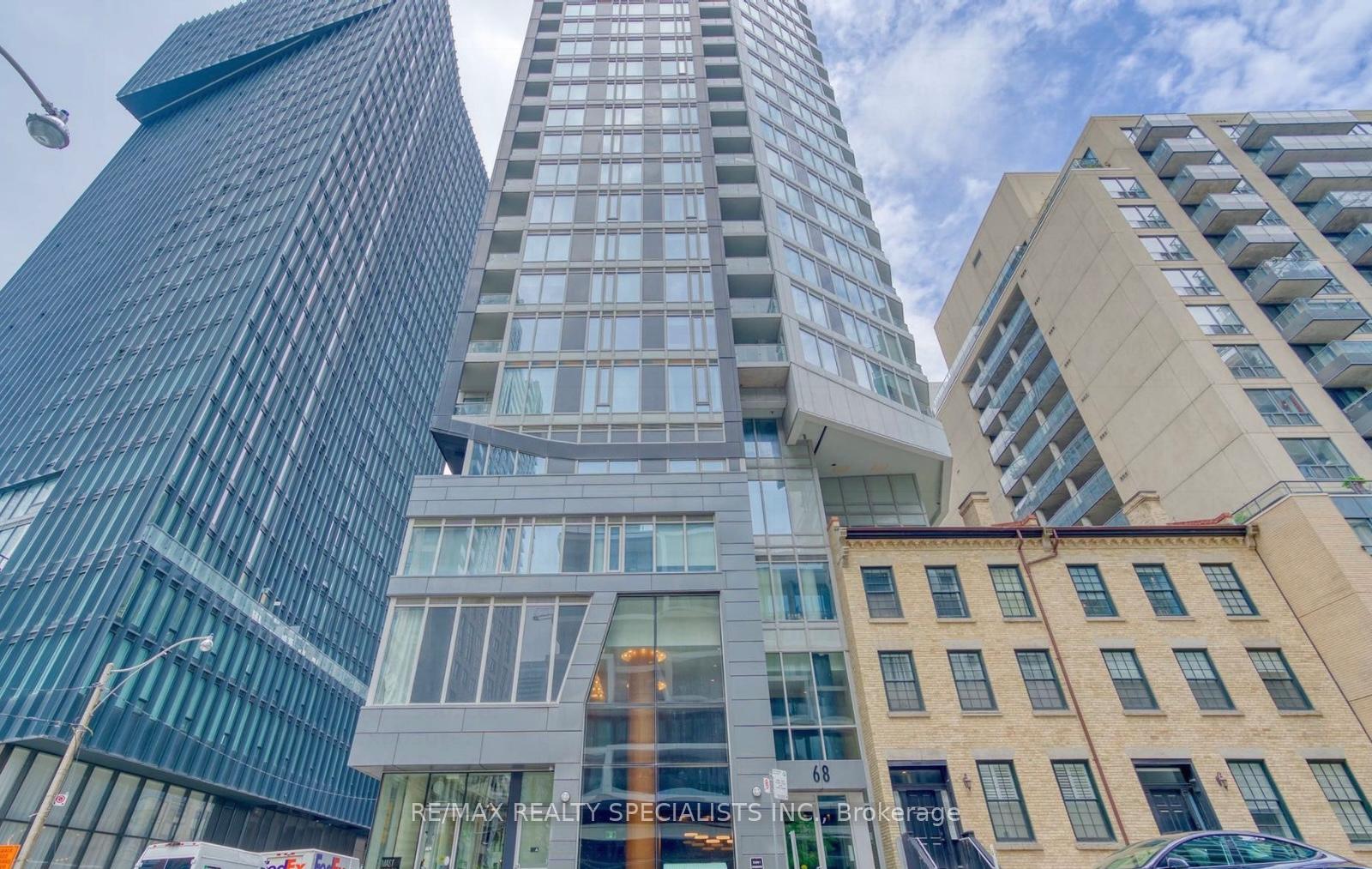Front of Unit 905, 68 Shuter Street