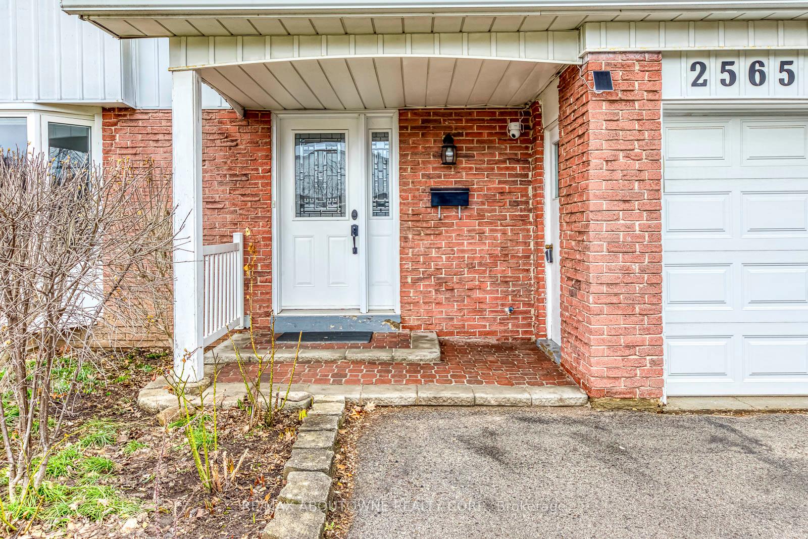 Photo 3 of 2565 Windjammer Road, Mississauga, Erin Mills — HOMEH