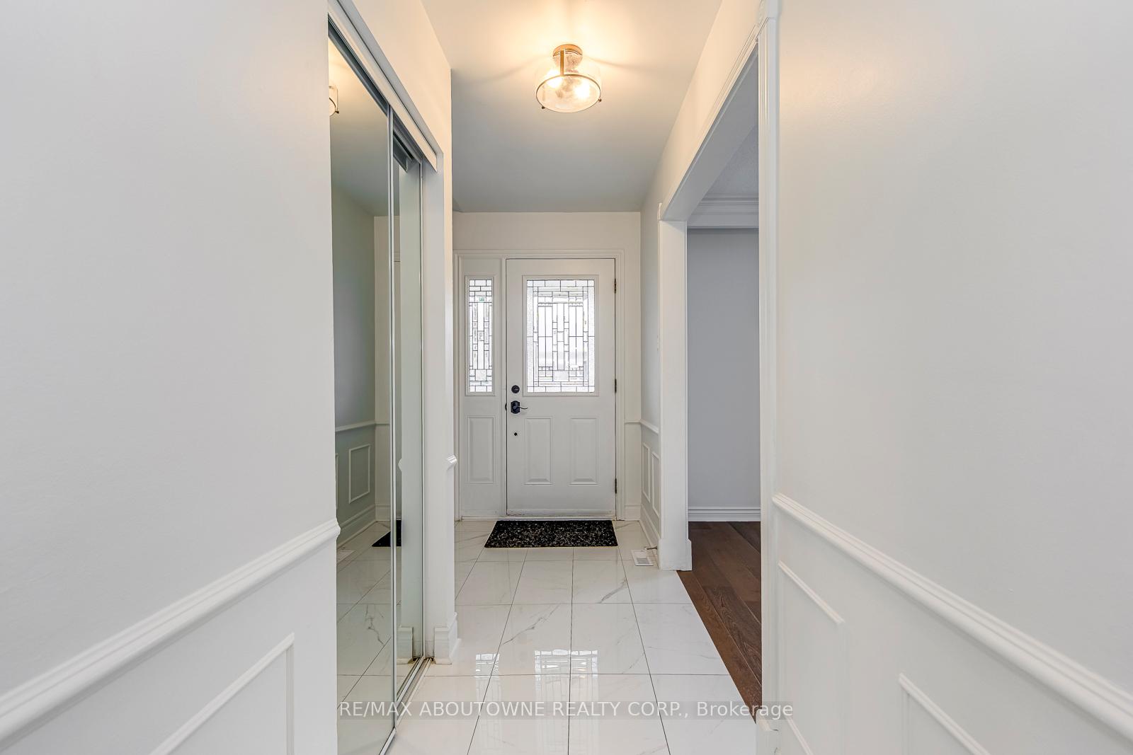 Photo 5 of 2565 Windjammer Road, Mississauga, Erin Mills — HOMEH
