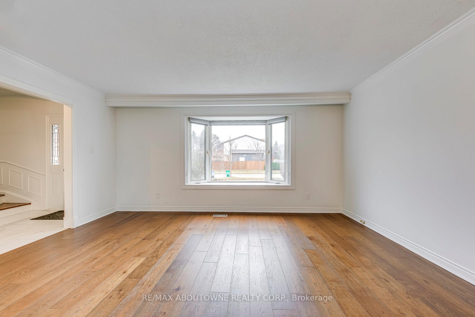 Photo 8 of 2565 Windjammer Road, Mississauga, Erin Mills — HOMEH