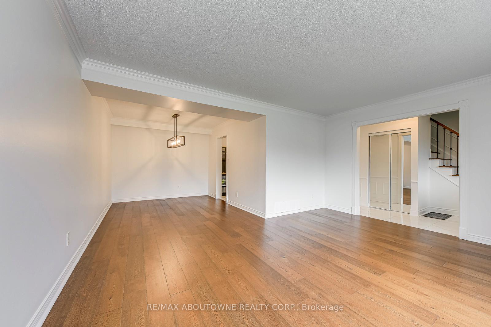 Photo 9 of 2565 Windjammer Road, Mississauga, Erin Mills — HOMEH