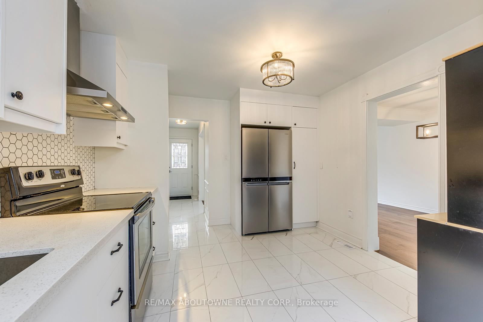 Photo 15 of 2565 Windjammer Road, Mississauga, Erin Mills — HOMEH