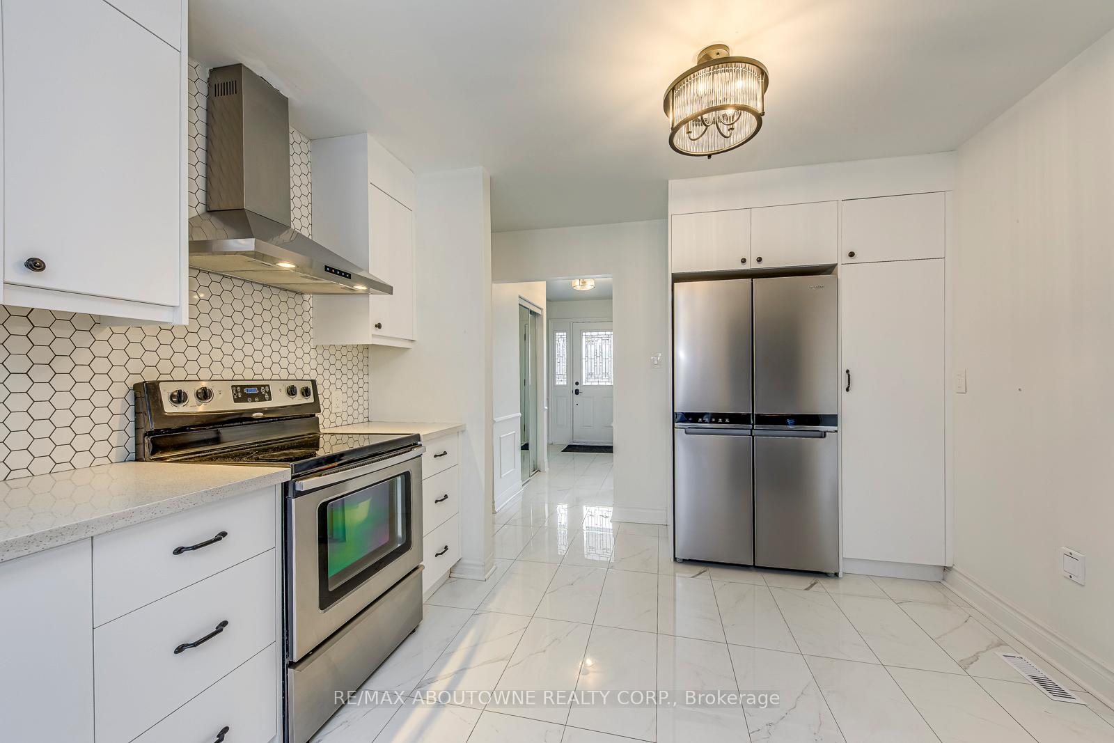 Photo 16 of 2565 Windjammer Road, Mississauga, Erin Mills — HOMEH