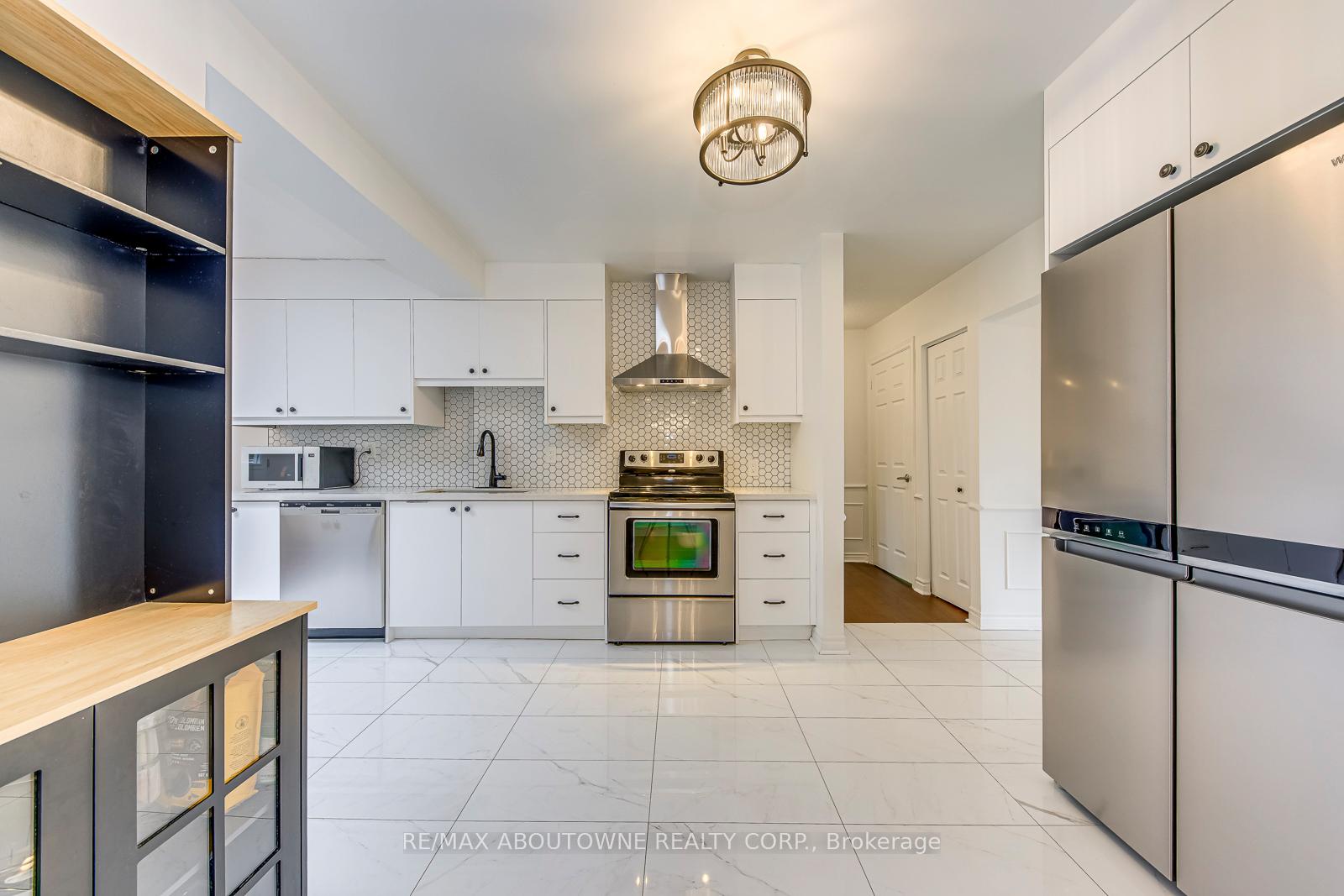 Photo 17 of 2565 Windjammer Road, Mississauga, Erin Mills — HOMEH