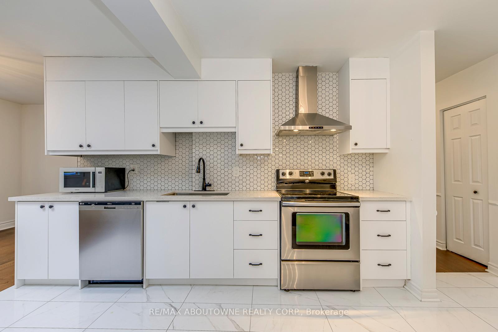Photo 18 of 2565 Windjammer Road, Mississauga, Erin Mills — HOMEH