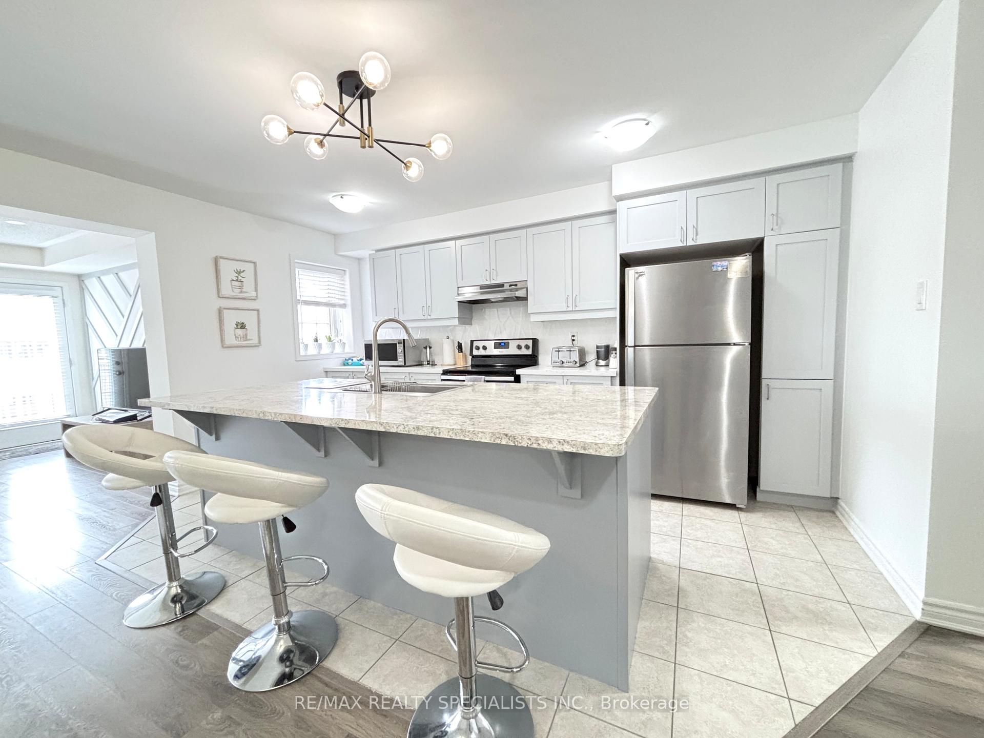 Photo 3 of 1578 Leblanc Court, Milton, Ford — HOMEH
