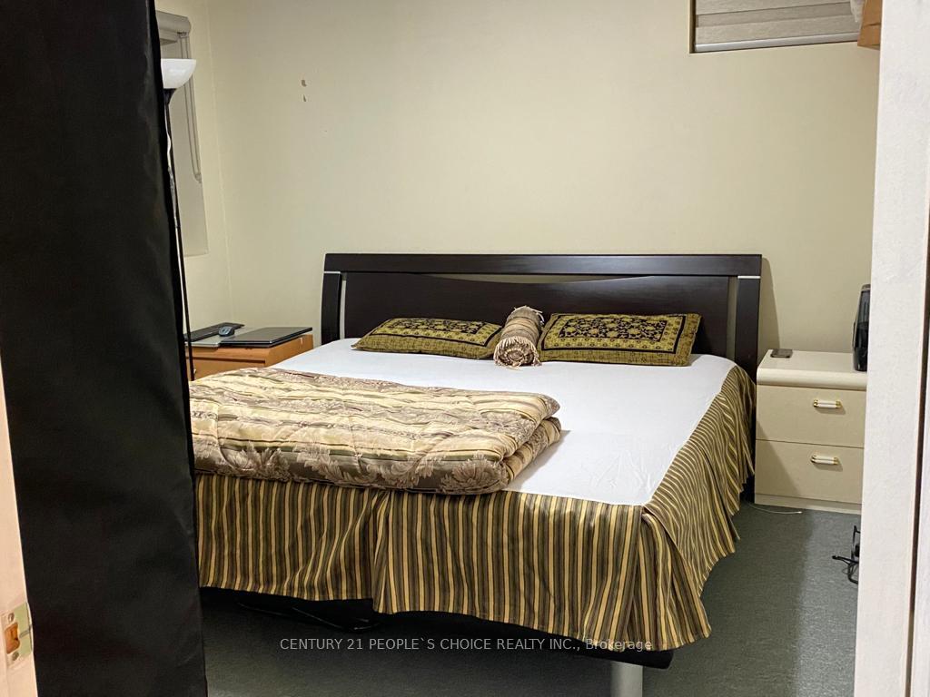 Photo 5 of Unit (Lower), 854 Knotty Pine Grove, Mississauga, Meadowvale Village — HOMEH