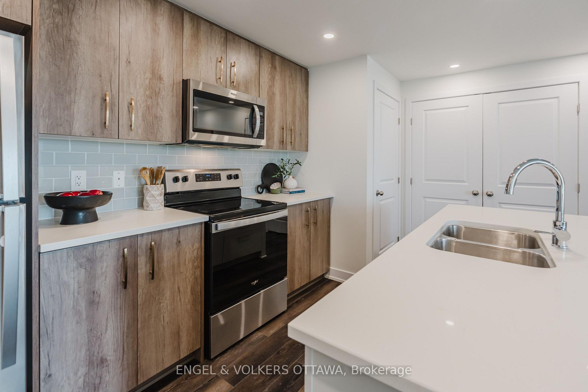Photo 8 of Unit G, 35 Overberg Way, Ottawa, Kanata - Emerald Meadows/Trailwest — HOMEH