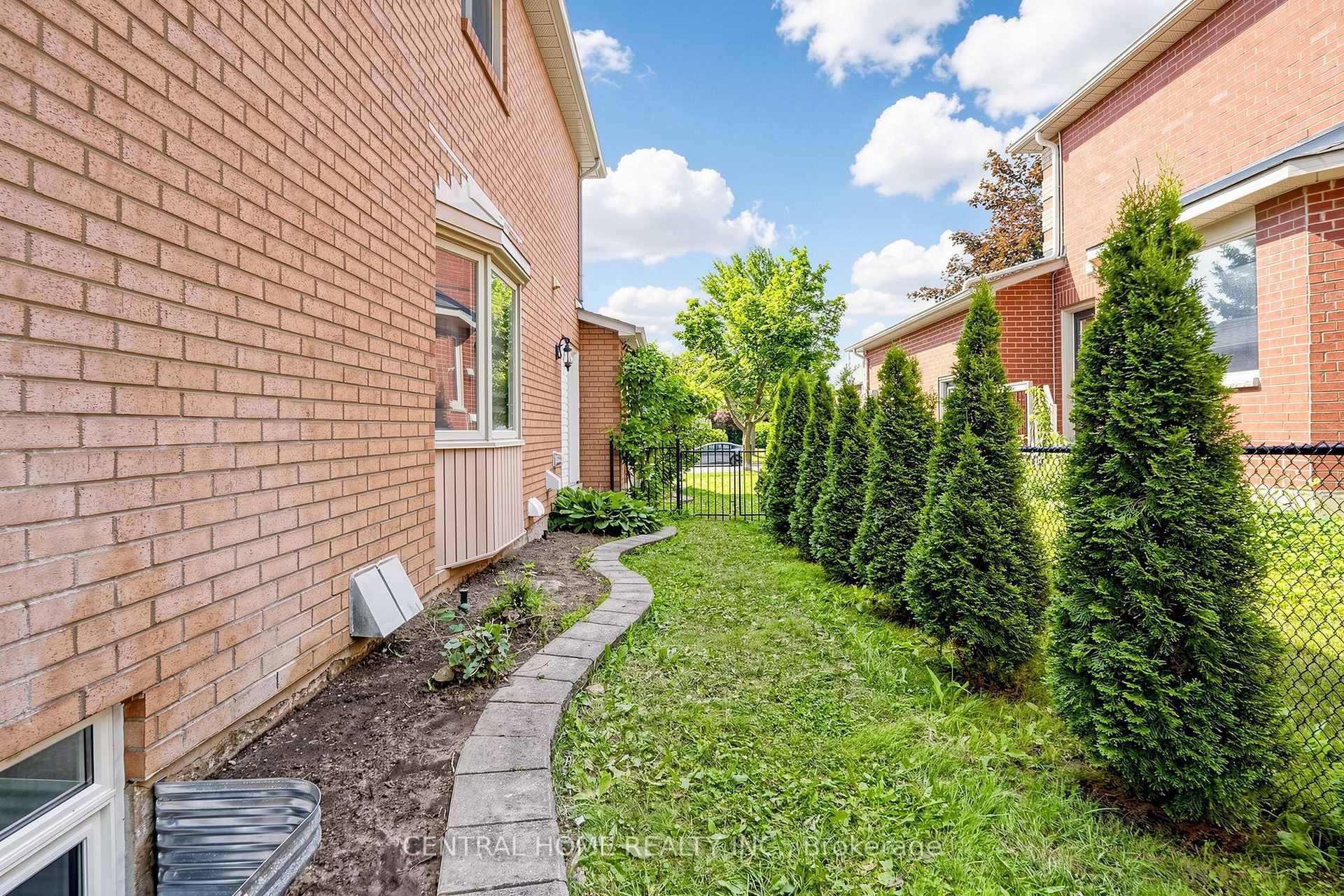 Photo 3 of Unit BASEMENT UNIT 2, 307 Alex Doner Drive, Newmarket, Glenway Estates — HOMEH