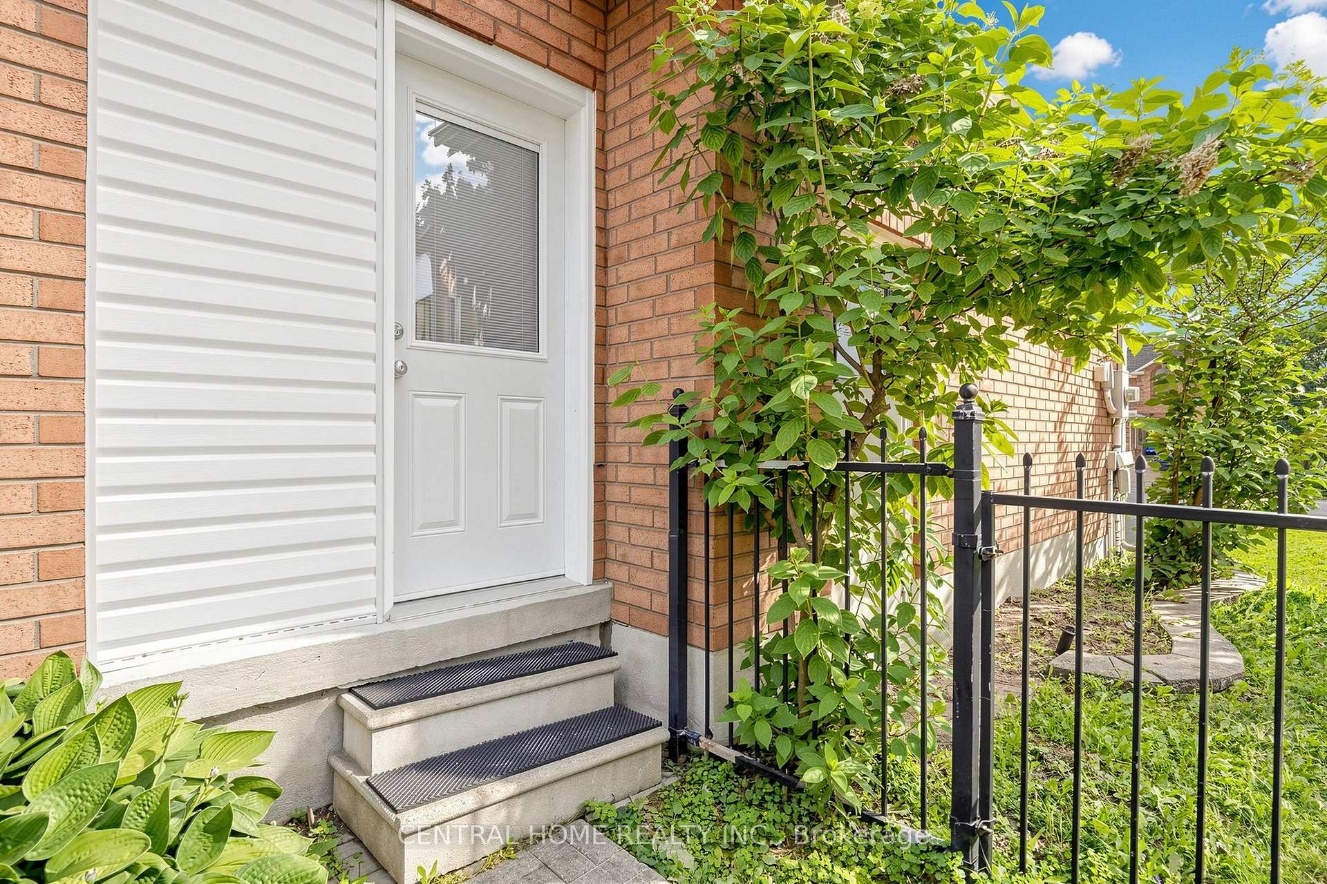 Photo 5 of Unit BASEMENT UNIT 2, 307 Alex Doner Drive, Newmarket, Glenway Estates — HOMEH