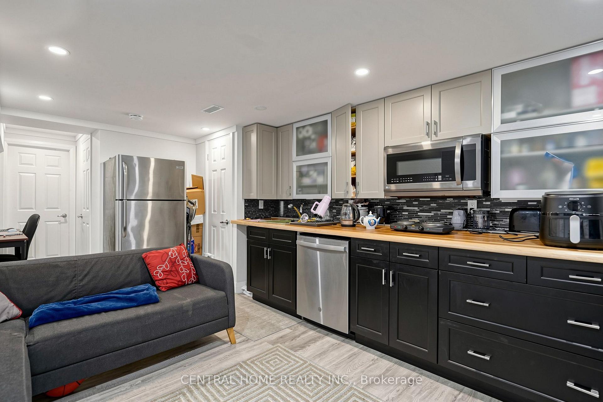 Photo 7 of Unit BASEMENT UNIT 2, 307 Alex Doner Drive, Newmarket, Glenway Estates — HOMEH