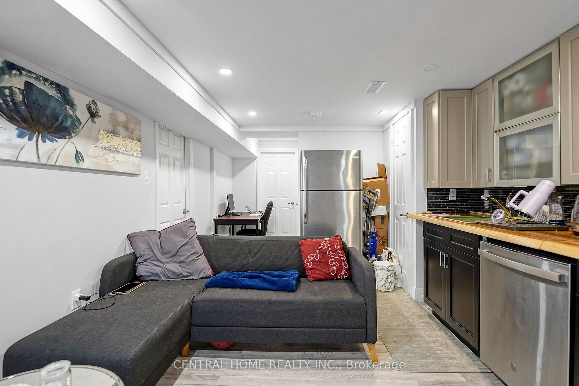 Photo 8 of Unit BASEMENT UNIT 2, 307 Alex Doner Drive, Newmarket, Glenway Estates — HOMEH