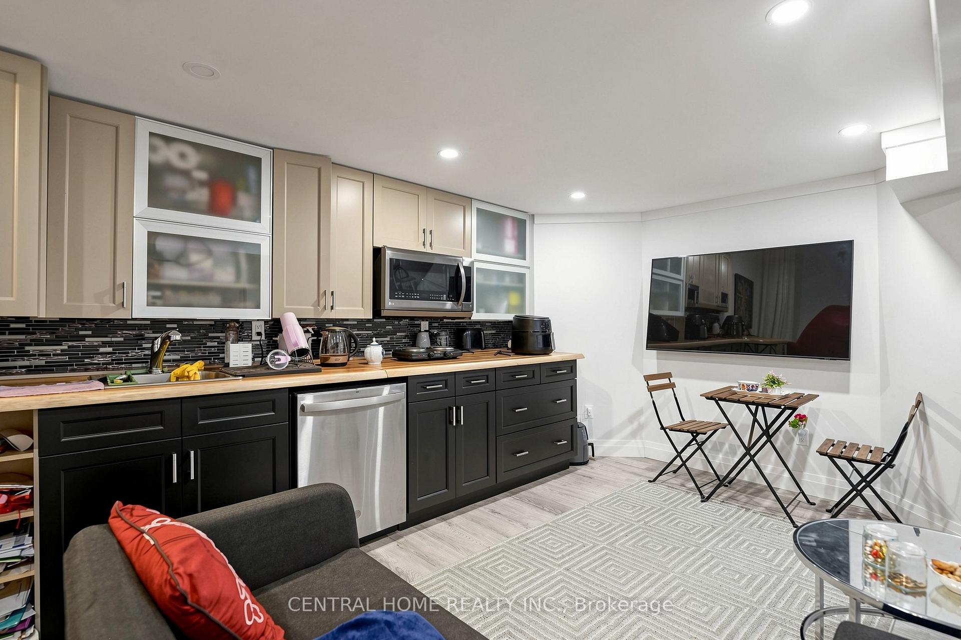 Photo 10 of Unit BASEMENT UNIT 2, 307 Alex Doner Drive, Newmarket, Glenway Estates — HOMEH
