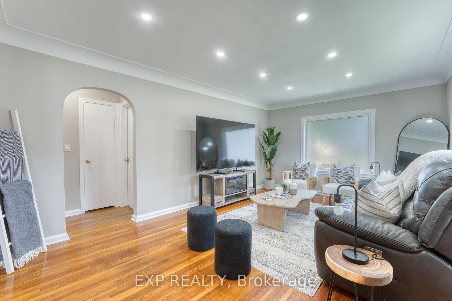 Photo 2 of 791 Scofield Avenue, Windsor — HOMEH