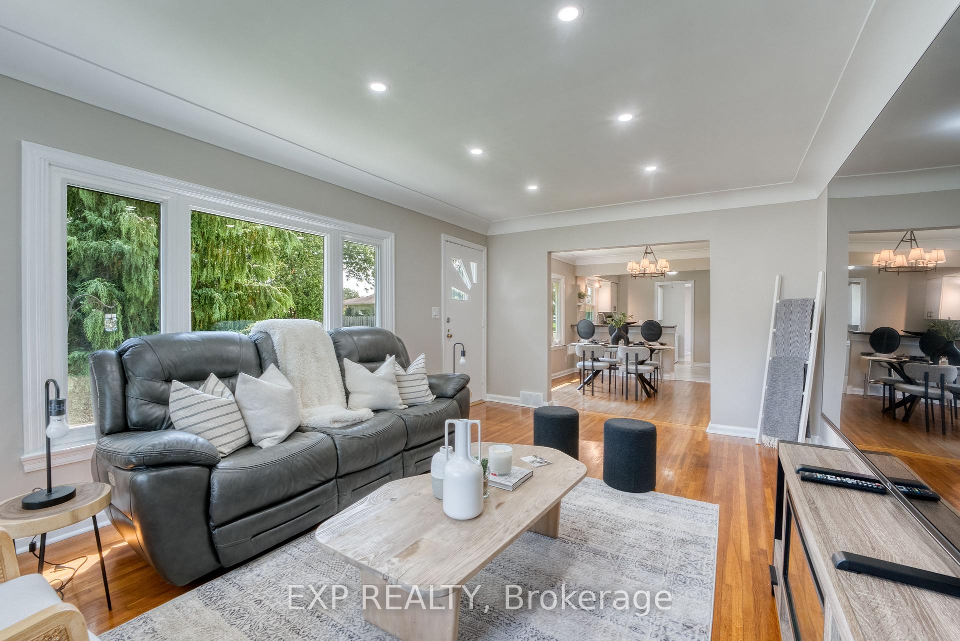 Photo 4 of 791 Scofield Avenue, Windsor — HOMEH