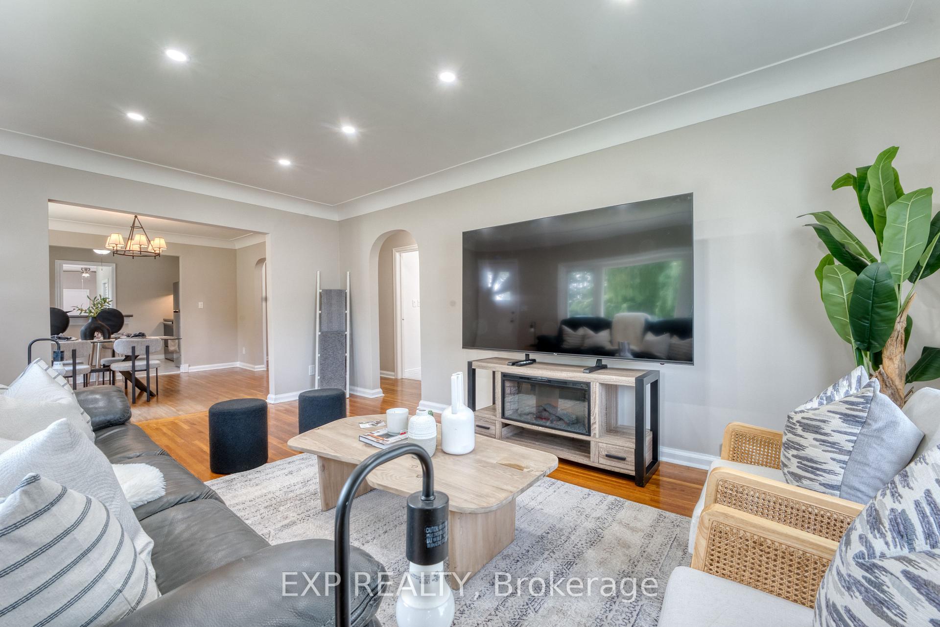 Photo 5 of 791 Scofield Avenue, Windsor — HOMEH
