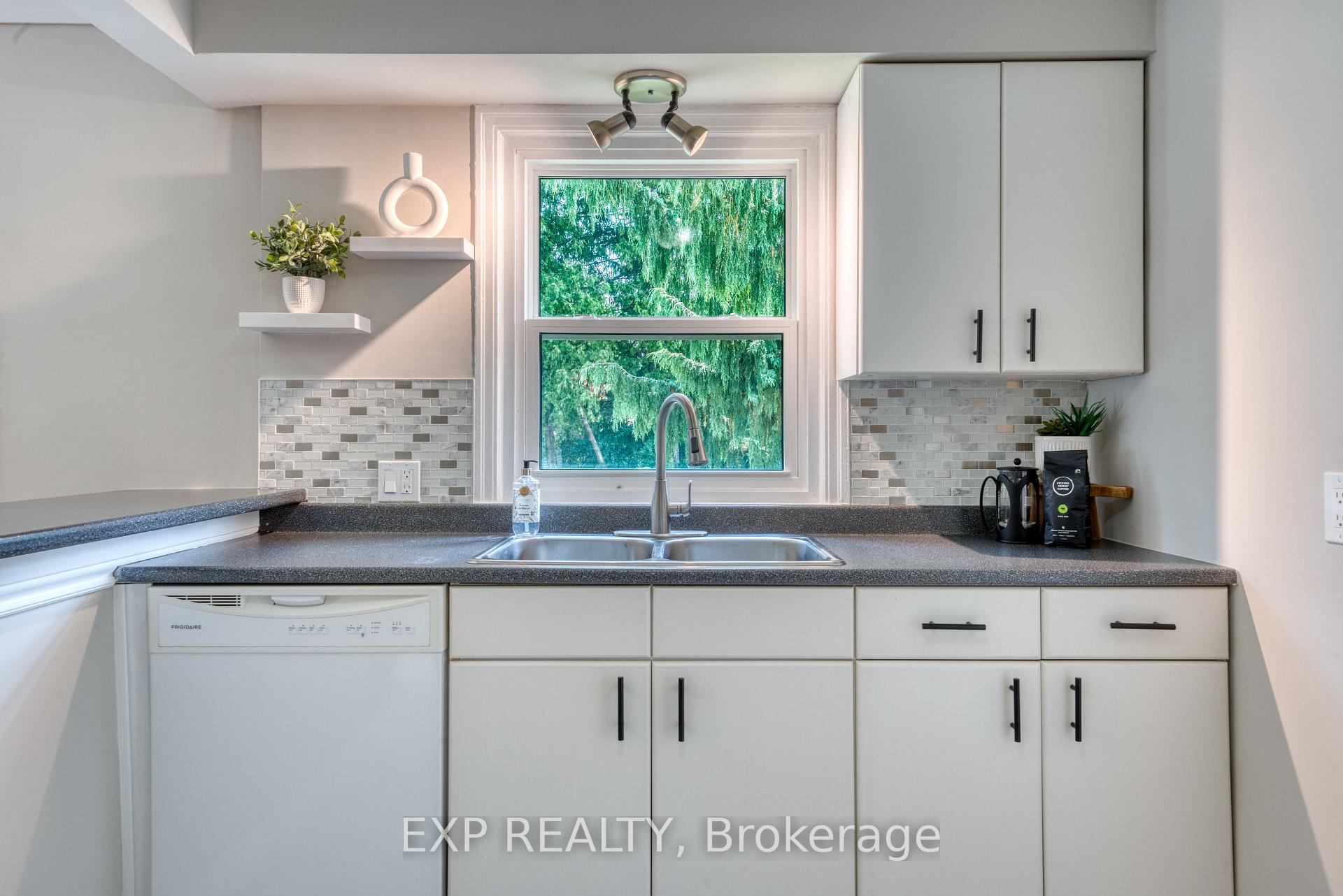 Photo 17 of 791 Scofield Avenue, Windsor — HOMEH