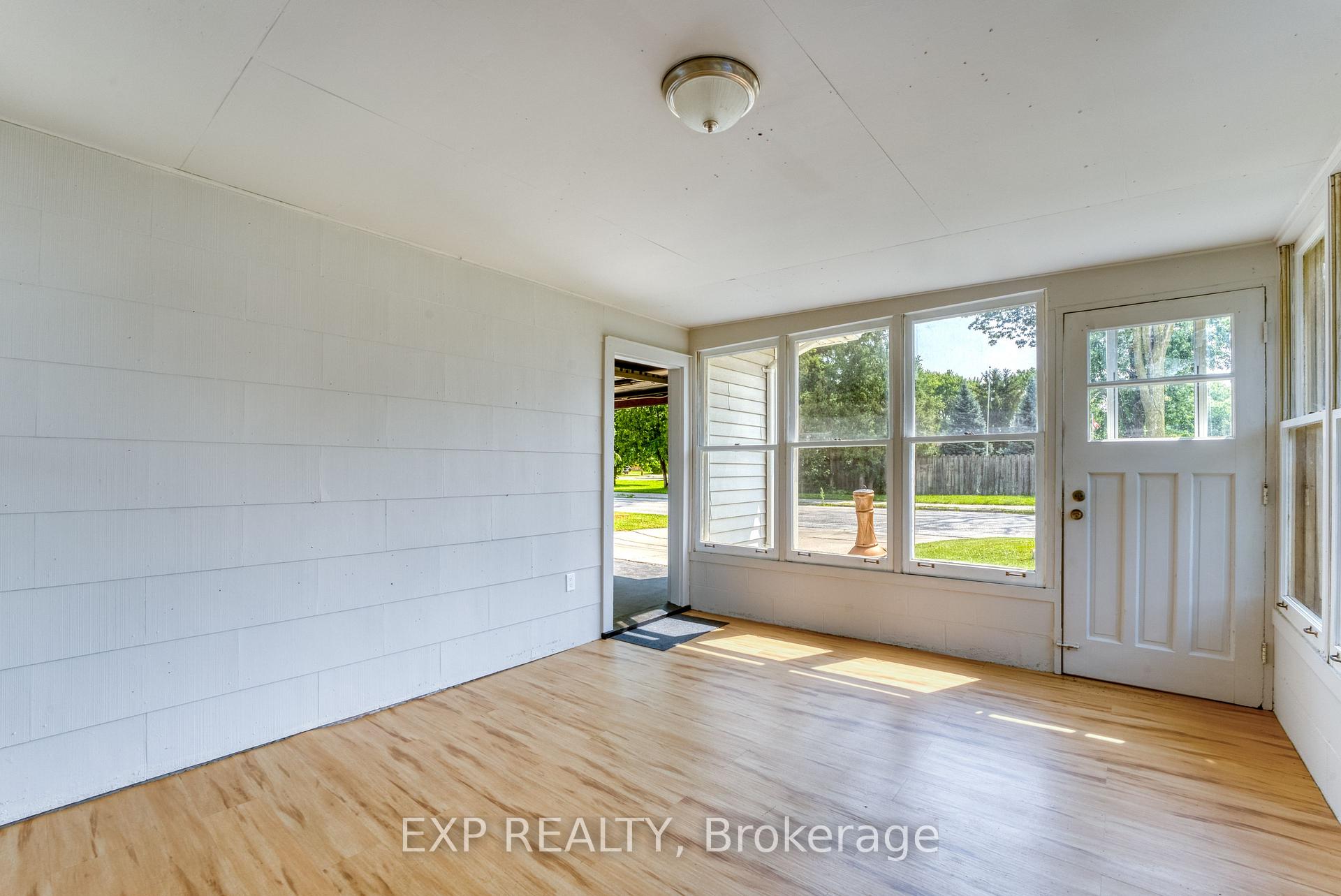Photo 33 of 791 Scofield Avenue, Windsor — HOMEH