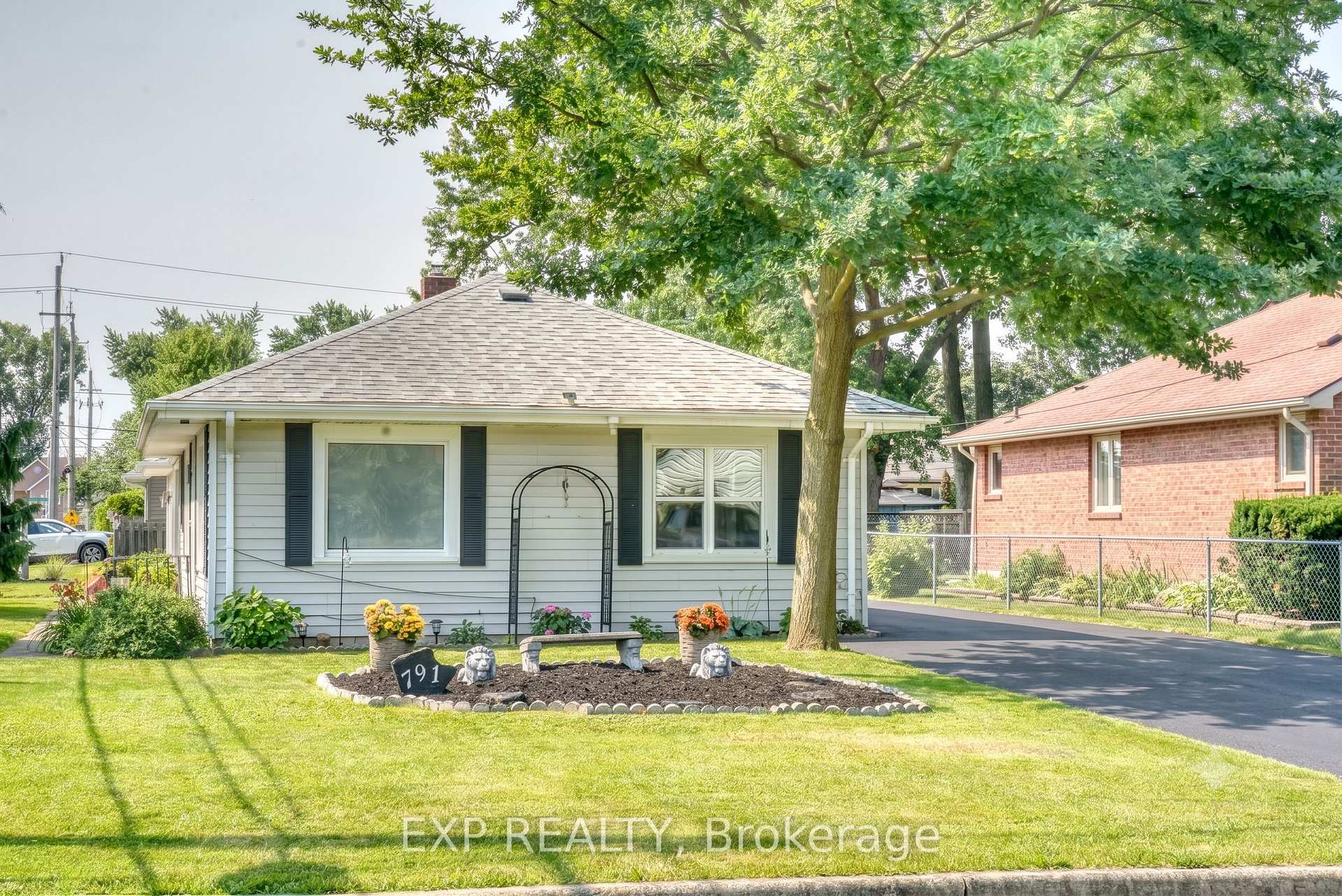Photo 42 of 791 Scofield Avenue, Windsor — HOMEH