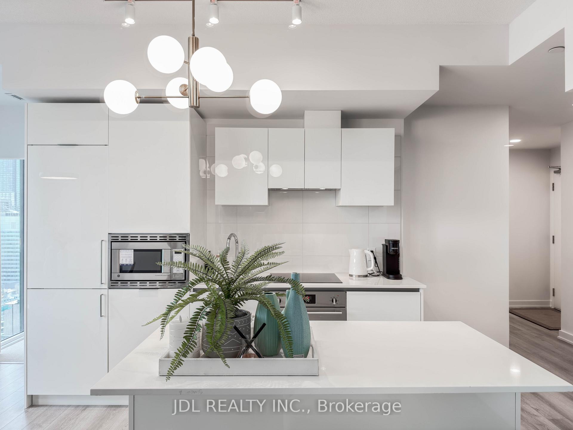 Photo 10 of Unit 3709, 238 Simcoe Street, Toronto, Kensington-Chinatown — HOMEH