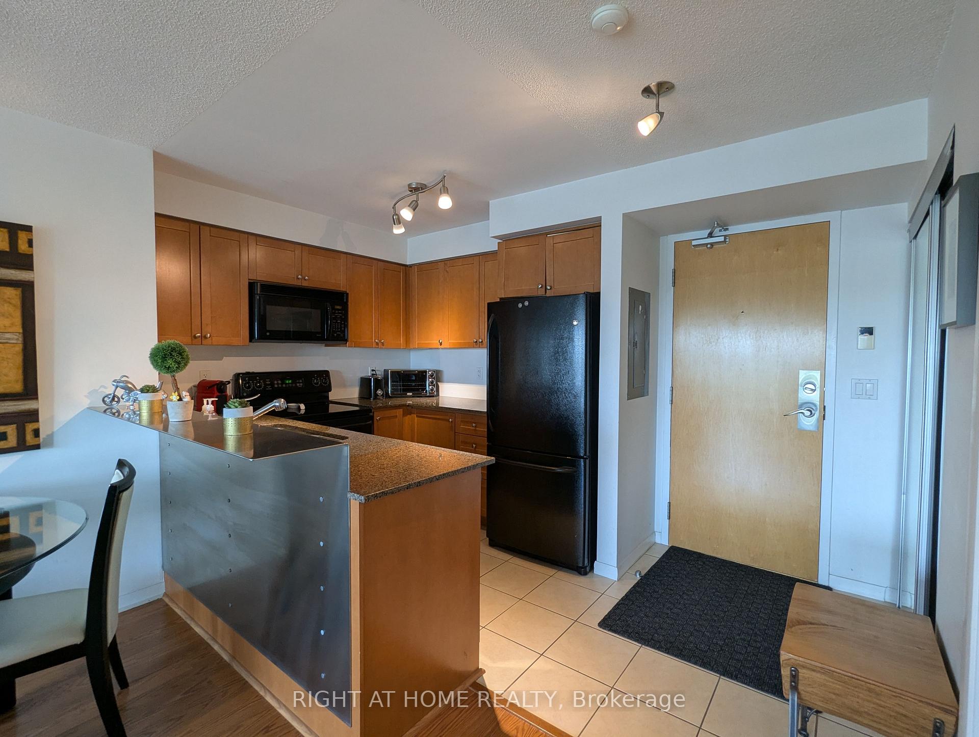 Photo 3 of Unit 904, 185 Legion Road N, Etobicoke, Mimico — HOMEH