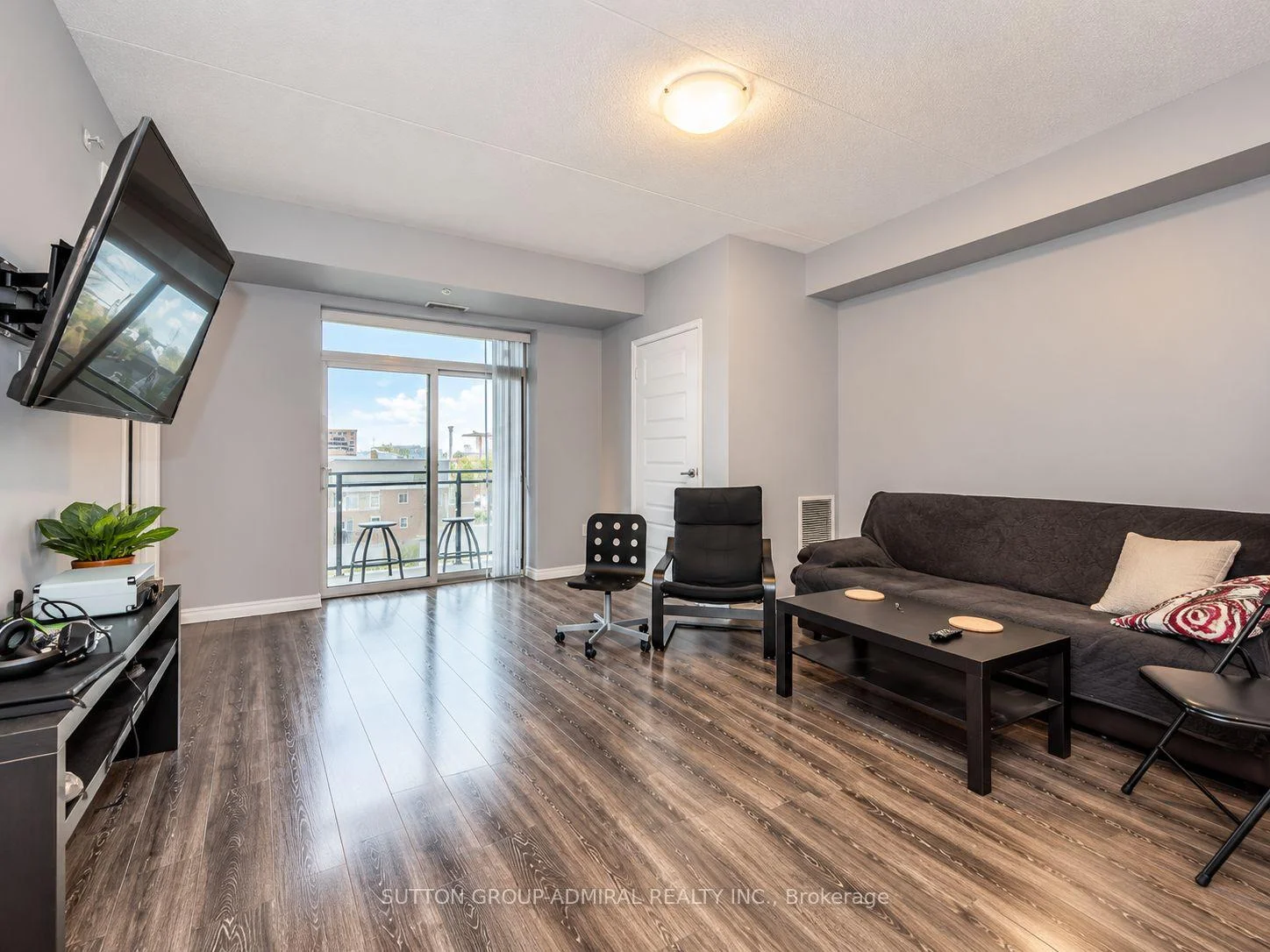 Photo 8 of Unit 506, 8 Hickory Street W, Waterloo, Downtown Waterloo — HOMEH