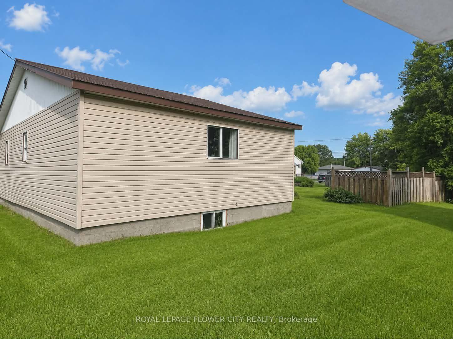 Photo 10 of 14 St Thomas Street E, Markstay-Warren — HOMEH