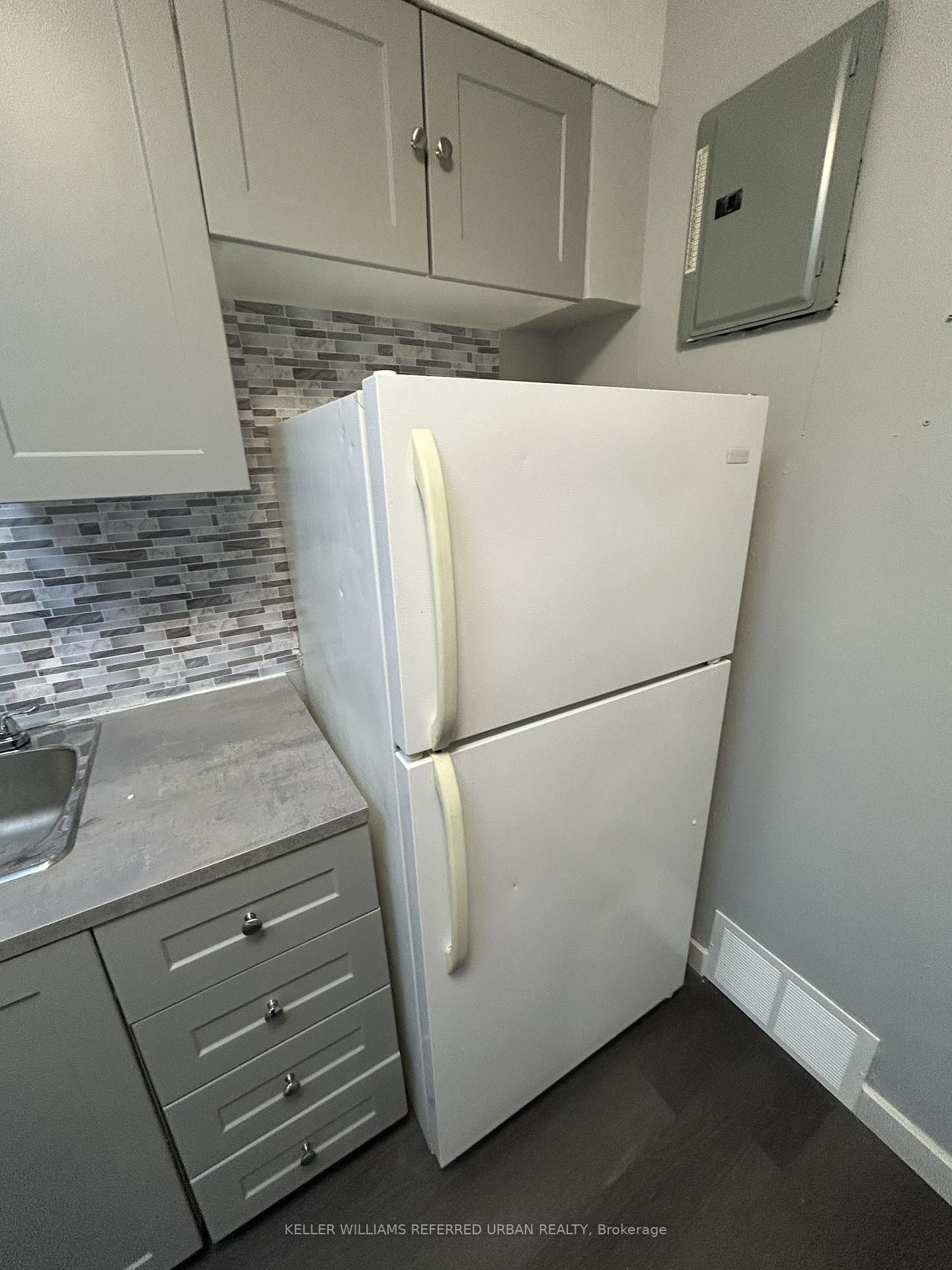 Photo 4 of Unit 5, 10140 Yonge Street, Richmond Hill, Mill Pond — HOMEH