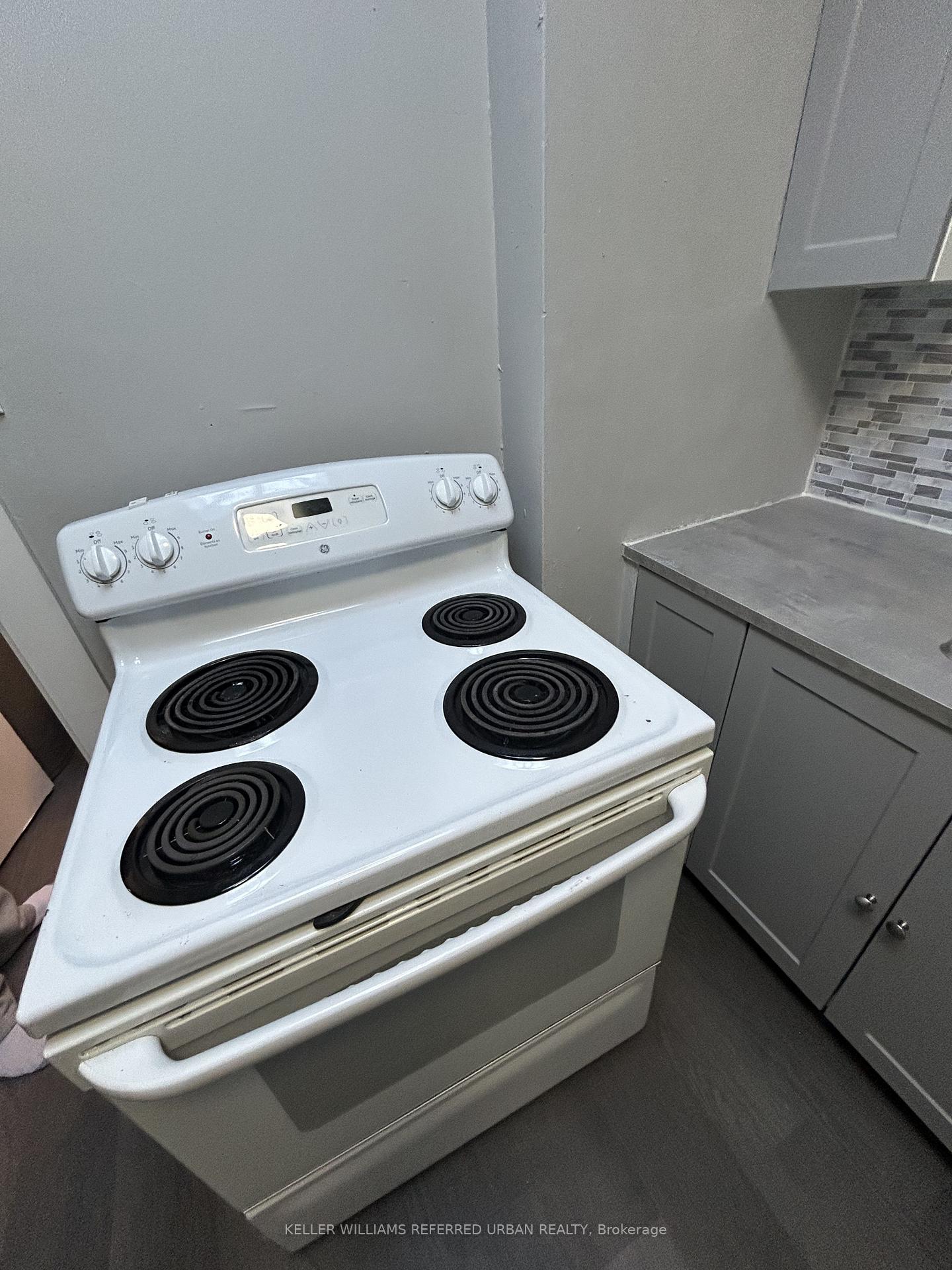 Photo 5 of Unit 5, 10140 Yonge Street, Richmond Hill, Mill Pond — HOMEH