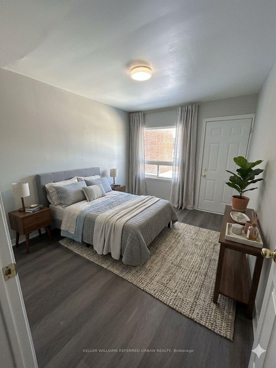 Photo 6 of Unit 5, 10140 Yonge Street, Richmond Hill, Mill Pond — HOMEH