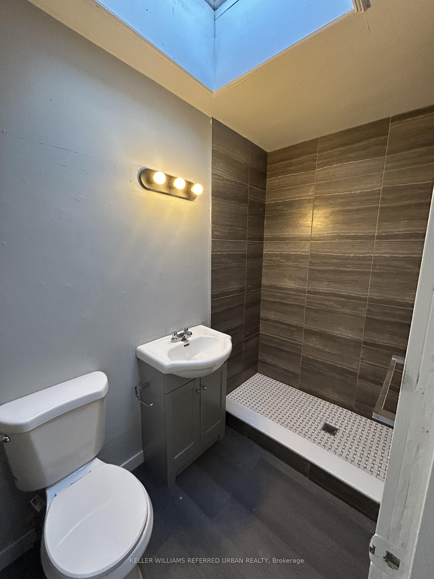 Photo 11 of Unit 5, 10140 Yonge Street, Richmond Hill, Mill Pond — HOMEH