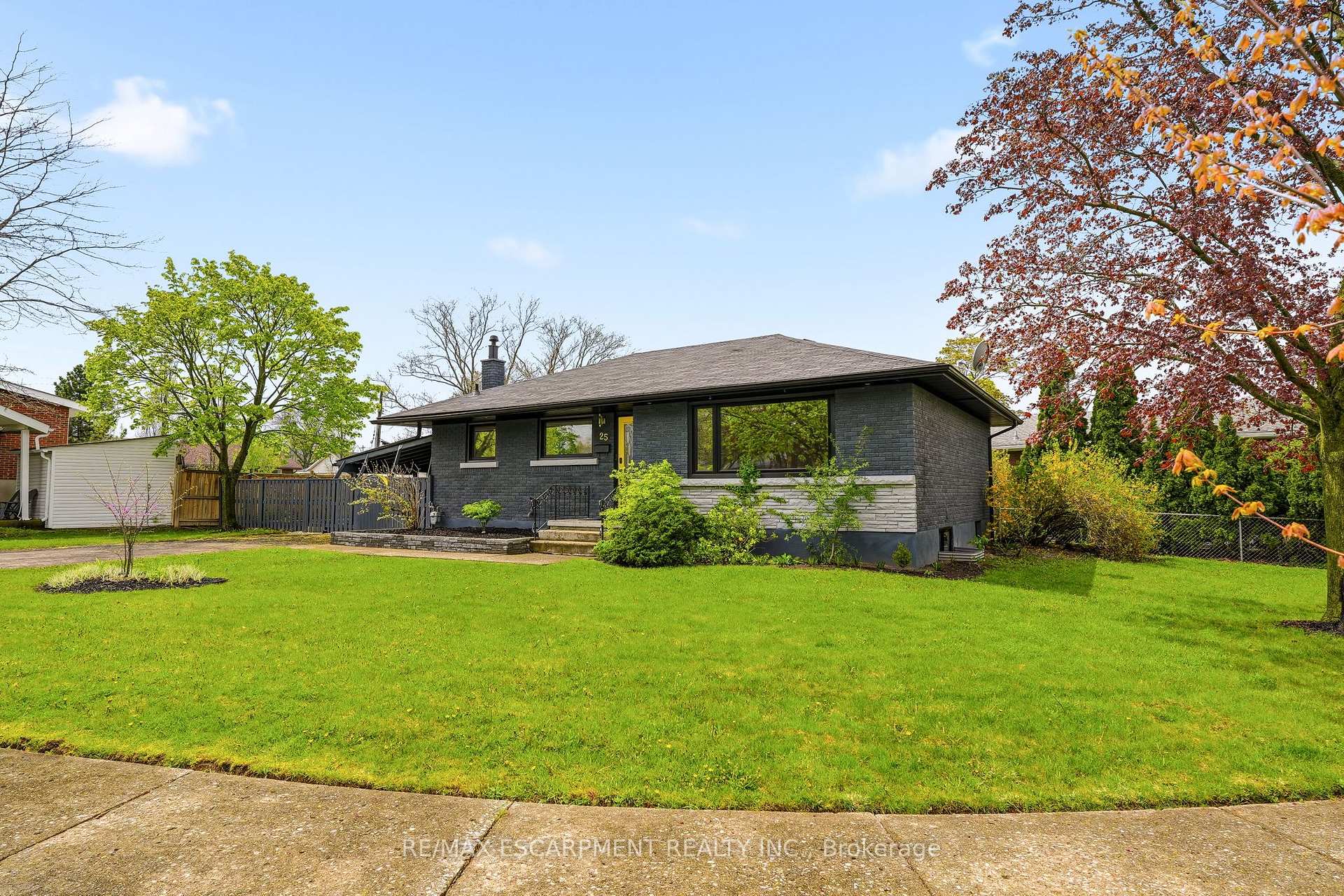 Photo 2 of 25 Briarsdale Drive, St. Catharines, Glendale/Glenridge — HOMEH