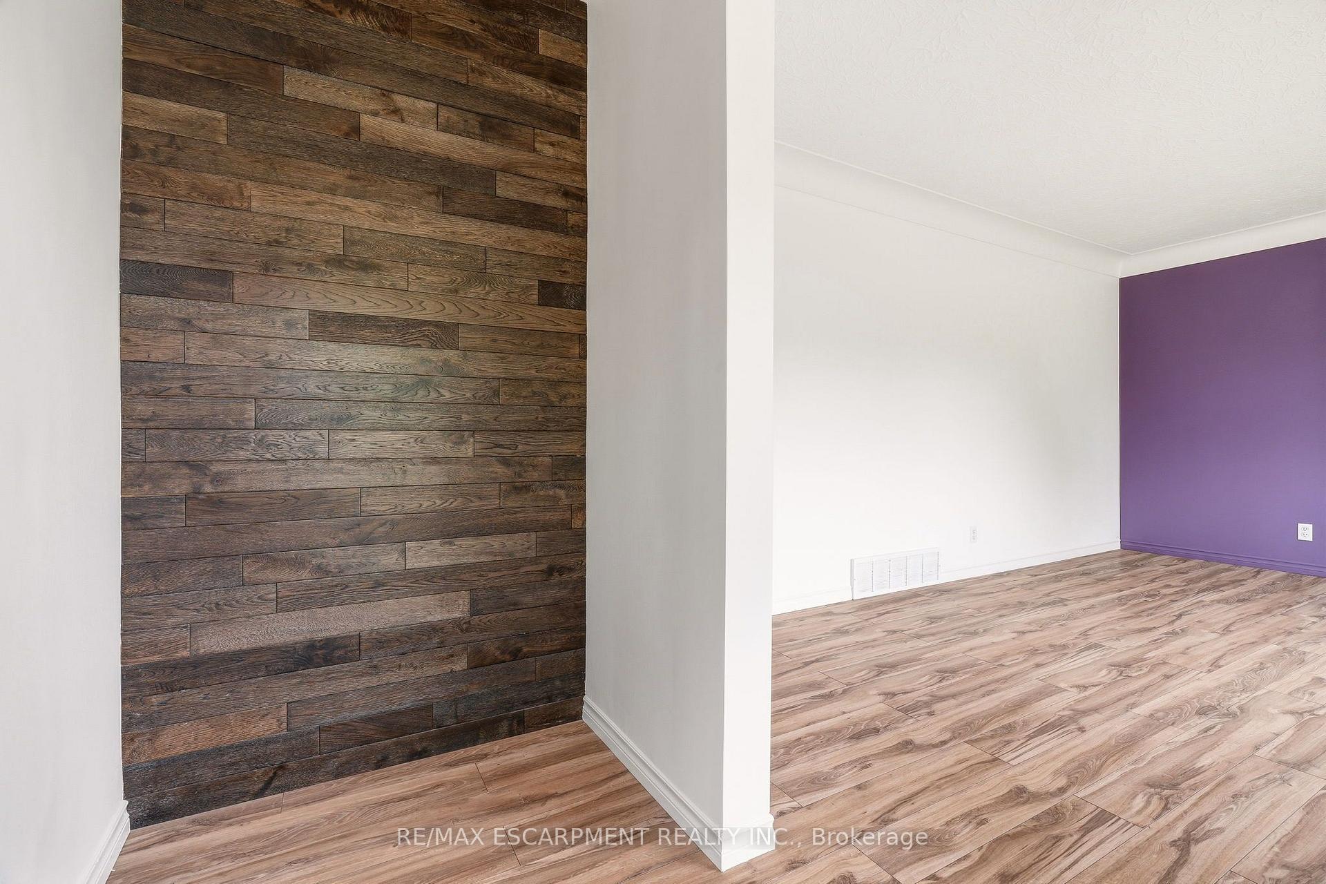 Photo 3 of 25 Briarsdale Drive, St. Catharines, Glendale/Glenridge — HOMEH