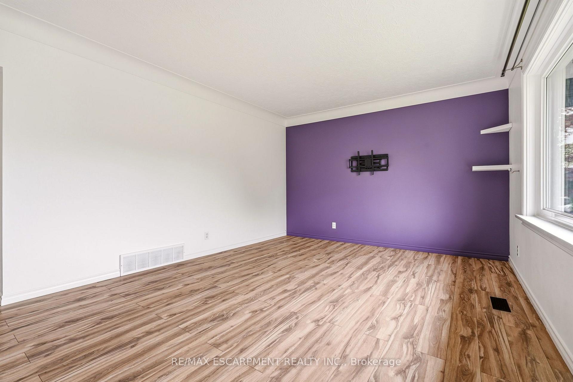 Photo 7 of 25 Briarsdale Drive, St. Catharines, Glendale/Glenridge — HOMEH