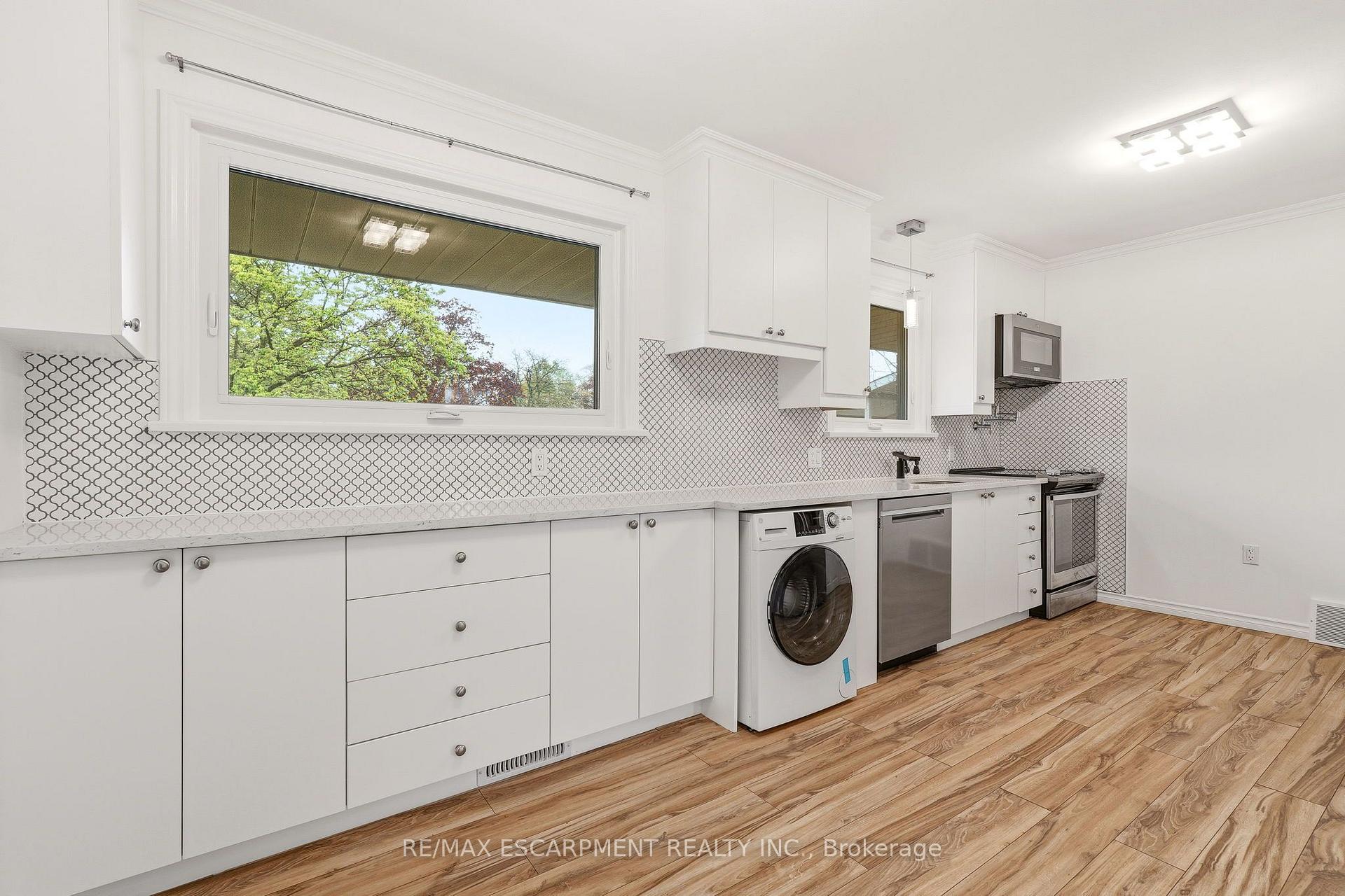 Photo 9 of 25 Briarsdale Drive, St. Catharines, Glendale/Glenridge — HOMEH