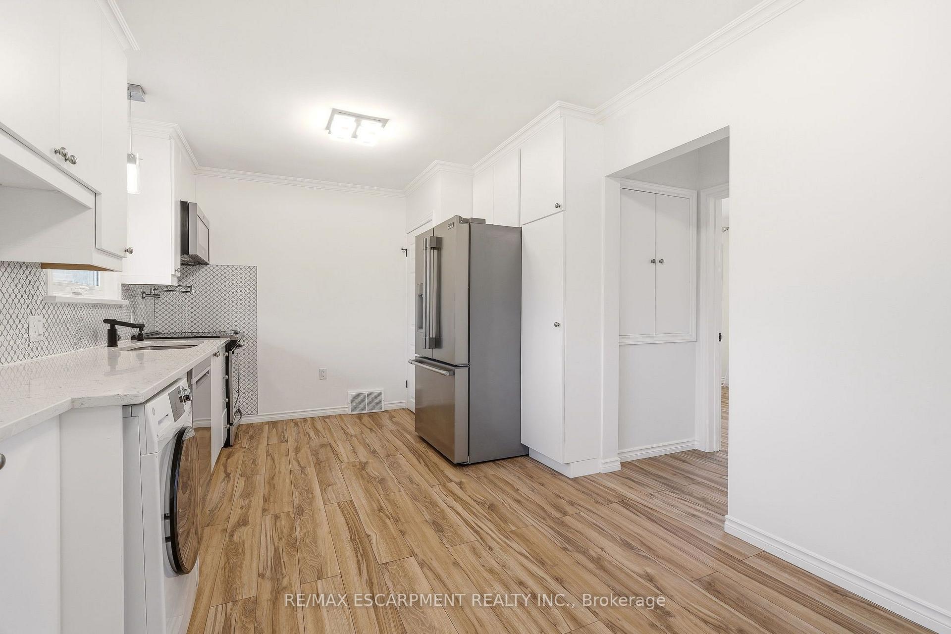 Photo 11 of 25 Briarsdale Drive, St. Catharines, Glendale/Glenridge — HOMEH