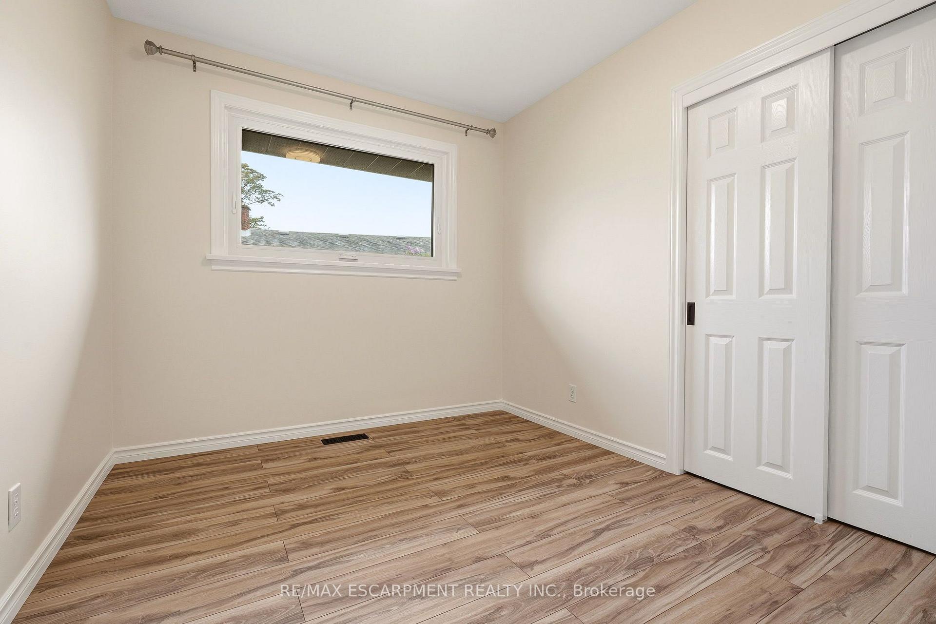 Photo 16 of 25 Briarsdale Drive, St. Catharines, Glendale/Glenridge — HOMEH