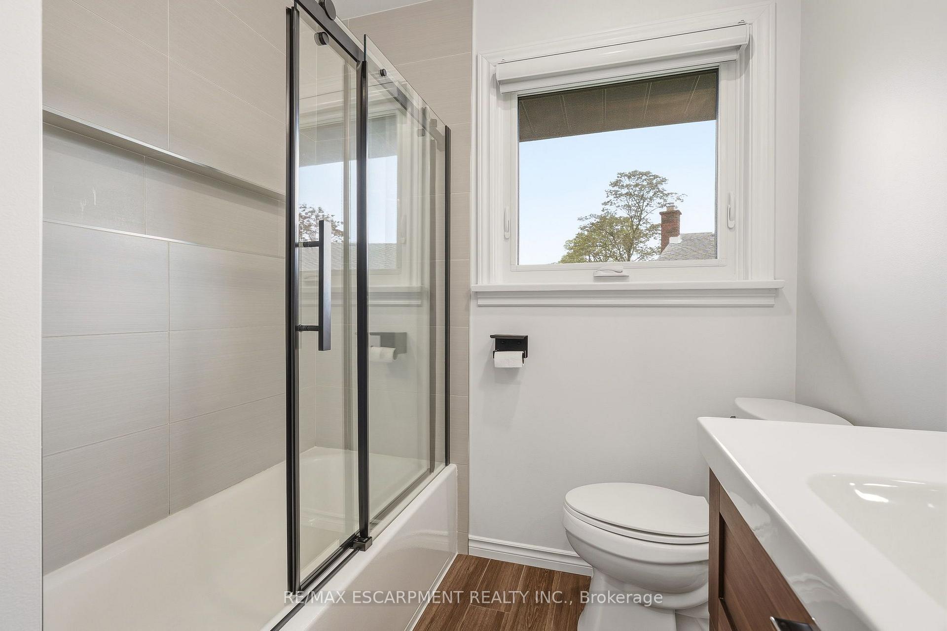 Photo 19 of 25 Briarsdale Drive, St. Catharines, Glendale/Glenridge — HOMEH