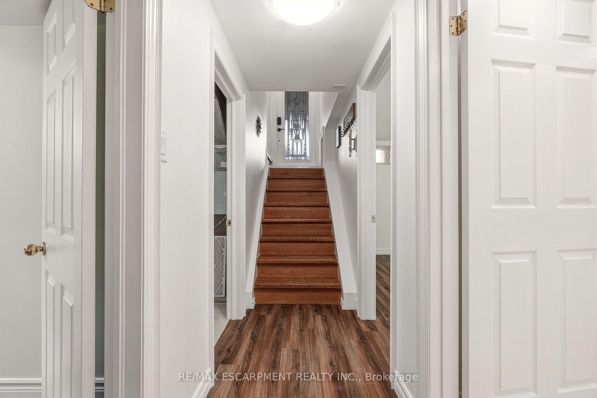 Photo 22 of 25 Briarsdale Drive, St. Catharines, Glendale/Glenridge — HOMEH