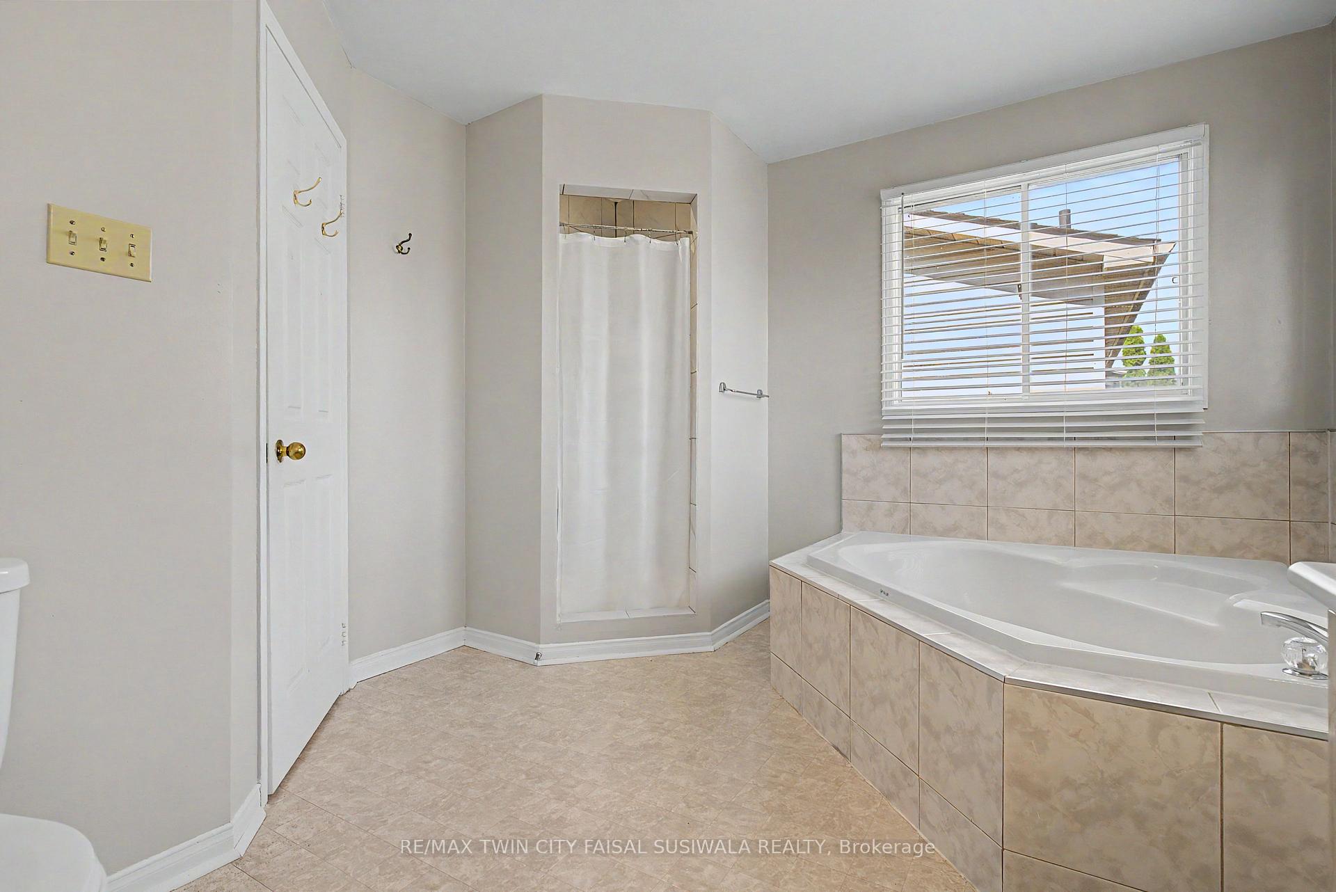 Photo 33 of 194 Glenvalley Drive, Cambridge, Clemens Mills/Saginaw — HOMEH