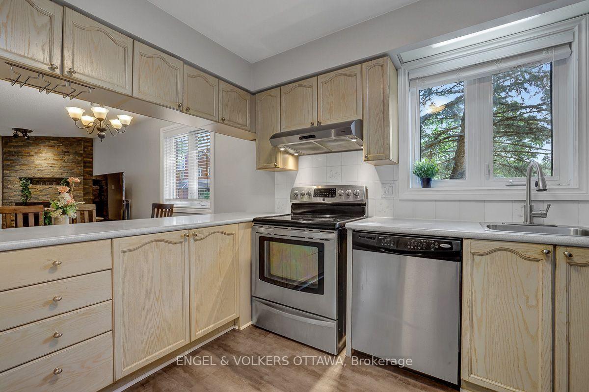 Photo 5 of Unit 1, 382 Briston Private, Ottawa, Hunt Club Park — HOMEH
